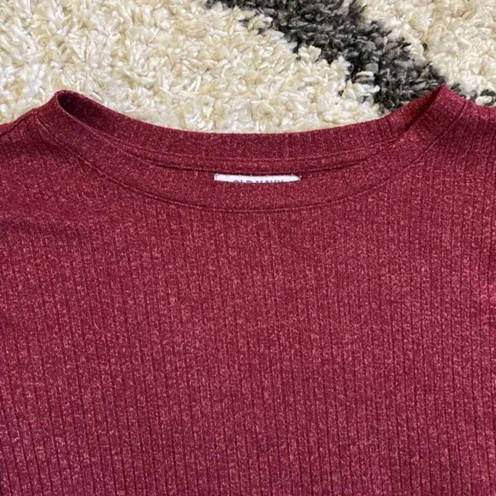 Old Navy Girl’s Crew Neck Ribbed Shirt in Cranberry Red - L (10-12)‎